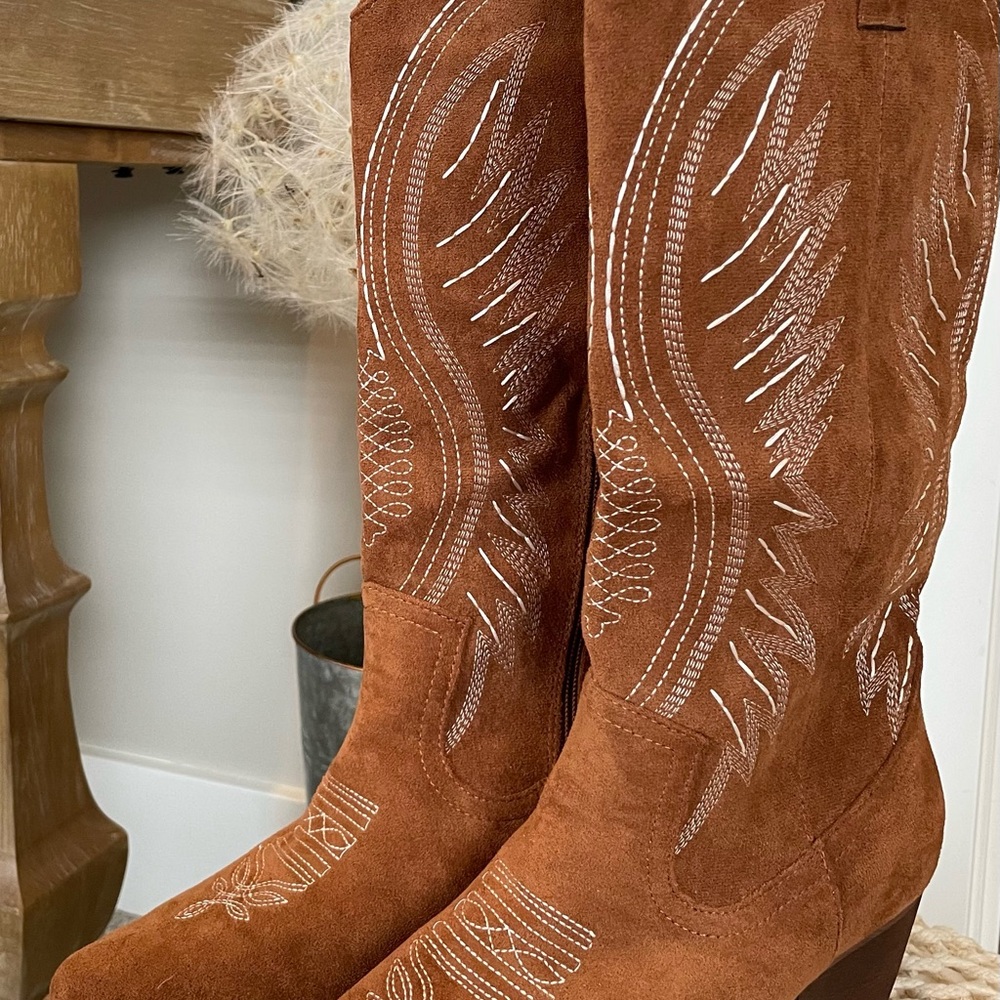 Women's Suede Western Heeled Boots - Rust